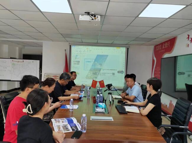 遼寧省測(cè)繪地理信息學(xué)會(huì)理事長(zhǎng)楊國(guó)范、秘書長(zhǎng)高振東一行到公司參觀指導(dǎo)
